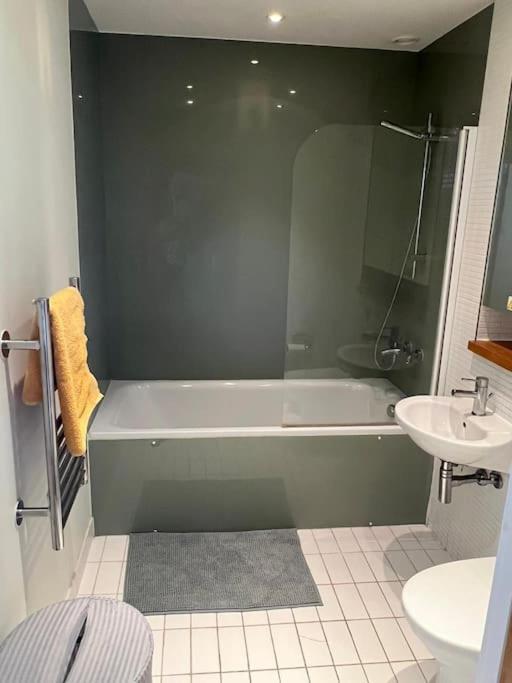 Stunning 2 Bed Flat! Centrally Located In London, Uk! Buitenkant foto