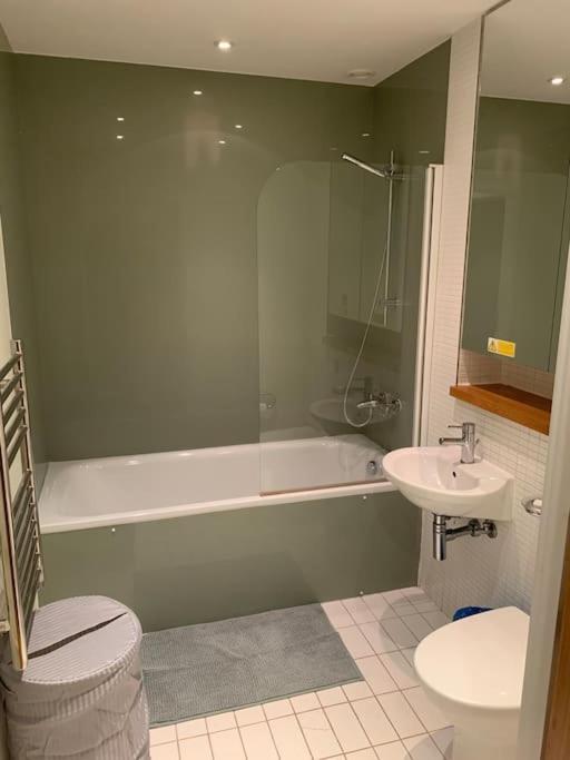 Stunning 2 Bed Flat! Centrally Located In London, Uk! Buitenkant foto