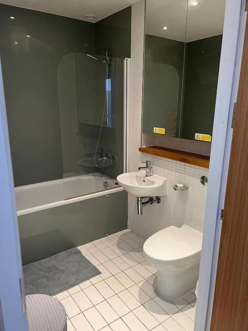 Stunning 2 Bed Flat! Centrally Located In London, Uk! Buitenkant foto