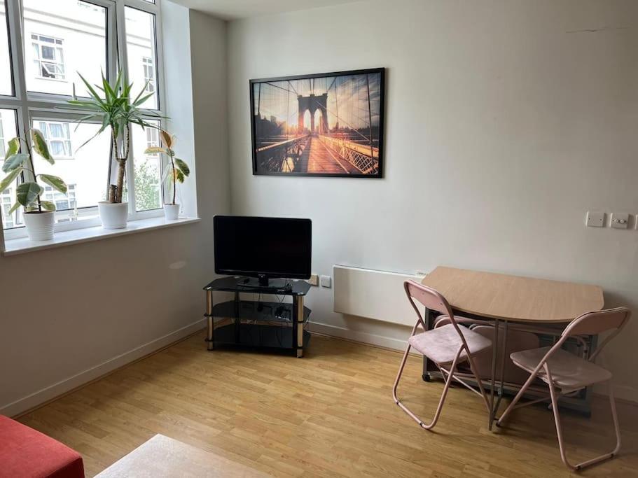 Stunning 2 Bed Flat! Centrally Located In London, Uk! Buitenkant foto